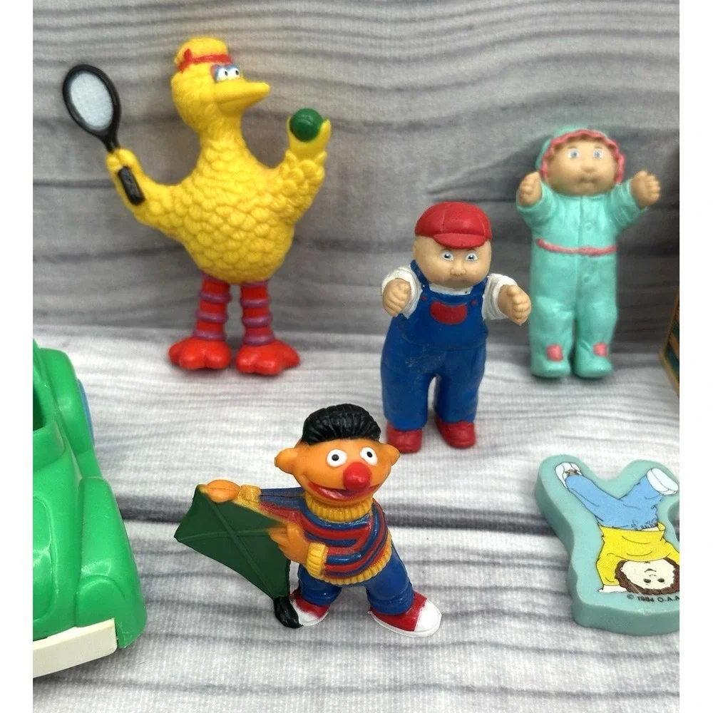 VINTAGE FIGURES/ TOYS - SESAME STREET GARFIELD FLINSTONES CABBAGE PATCH KID   *5
